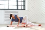 Side lying hip flexors are one of the best exercises for psoas muscles. (Image via Freepik)
